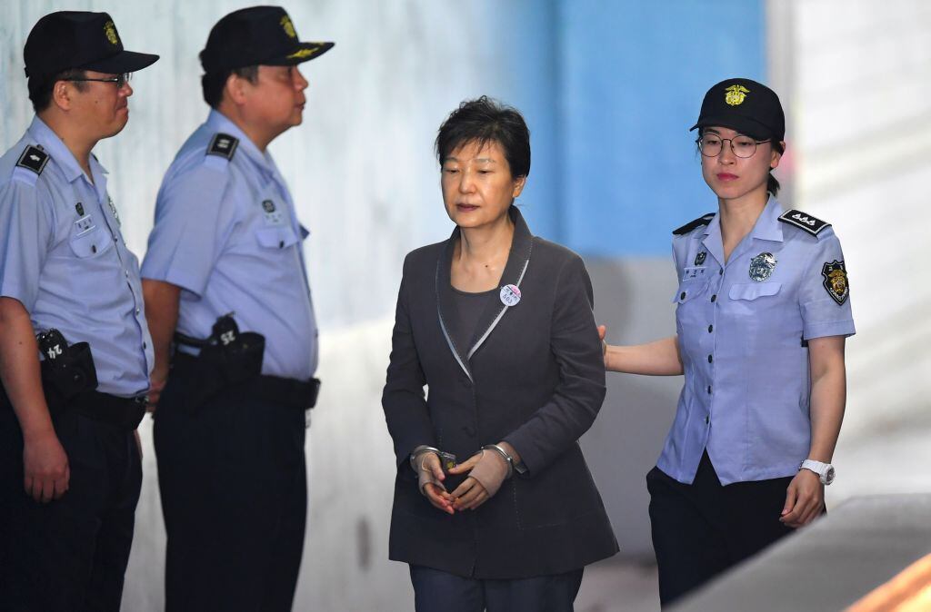 La expresidenta surcoreana Park Geun-Hye esposada
