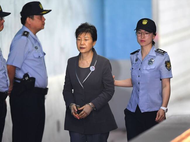 La expresidenta surcoreana Park Geun-Hye esposada
