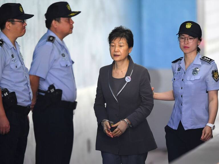 La expresidenta surcoreana Park Geun-Hye esposada