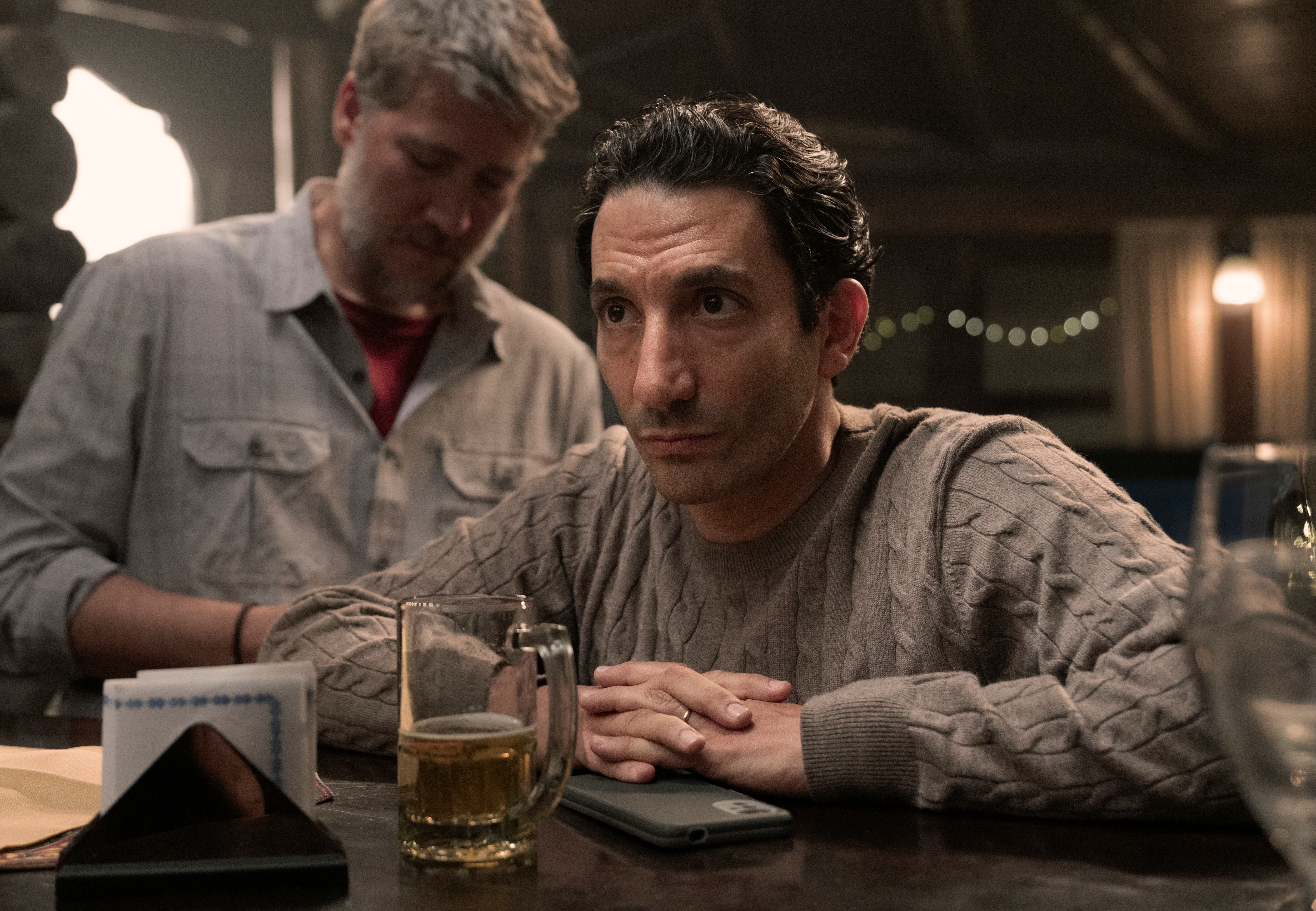 Atrapados S1.  (L to R) Alberto Ammann as Leo,  Juan Minujin as Marcos in Atrapados S1. Cr. Cleo Bouza / Netflix ©2025