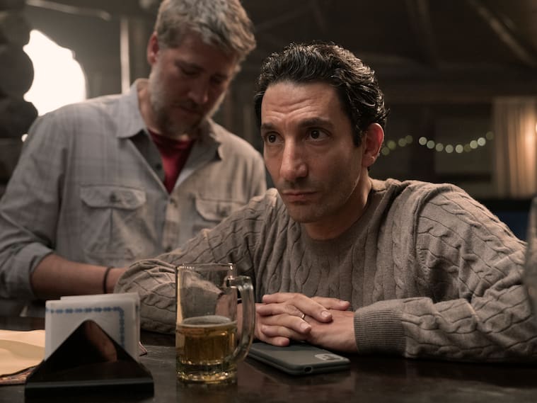 Atrapados S1. (L to R) Alberto Ammann as Leo, Juan Minujin as Marcos in Atrapados S1. Cr. Cleo Bouza / Netflix ©2025
