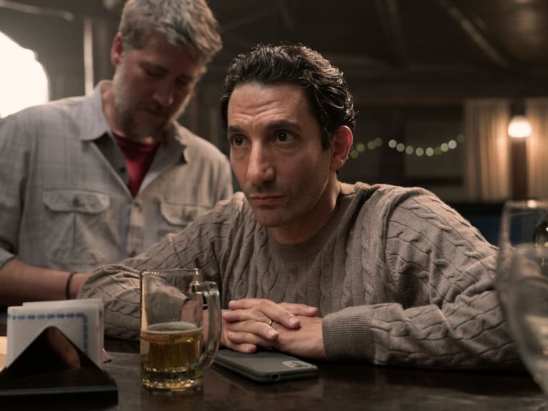 Atrapados S1. (L to R) Alberto Ammann as Leo, Juan Minujin as Marcos in Atrapados S1. Cr. Cleo Bouza / Netflix ©2025