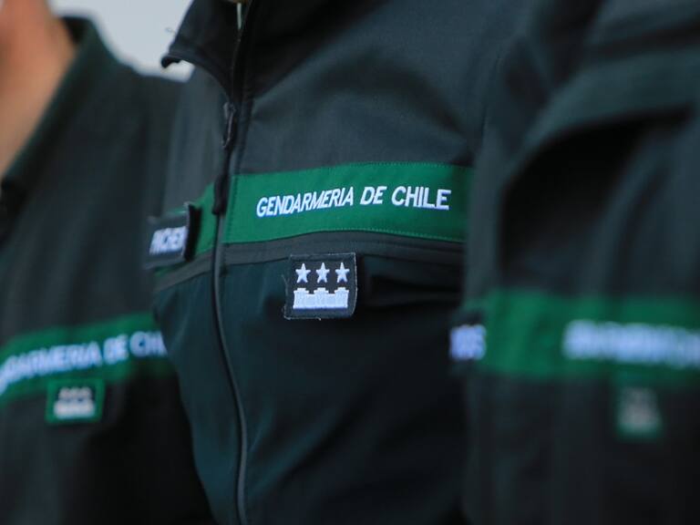 Investigan a gendarmes en Valparaíso que habrían vendido celulares a líder del Tren de Aragua