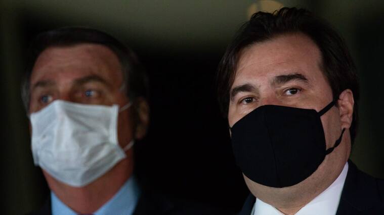 BRASILIA, BRAZIL - AUGUST 12: Rodrigo Maia, president of Brazil's Lower House, and Jair Bolsonaro President of Brazil makes a pronouncement reaffirming his commitment to the government spending ceiling amidst the coronavirus (COVID-19) pandemic at the Alvorada Palace on August 12, 2020 in Brasilia. President of the Senate Davi Alcolumbre, Economy Minister Paulo Guedes and parliamentarians and ministers accompanied. Brazil has over 3.164,000 confirmed positive cases of Coronavirus and has over 104,201 deaths. (Photo by Andressa Anholete/Getty Images)