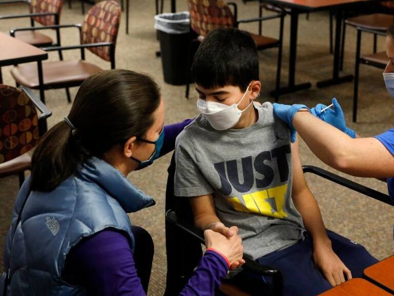 Vacunación entre 6 y 11 años: 98 niños menores de 14 años han fallecido por Covid-19: