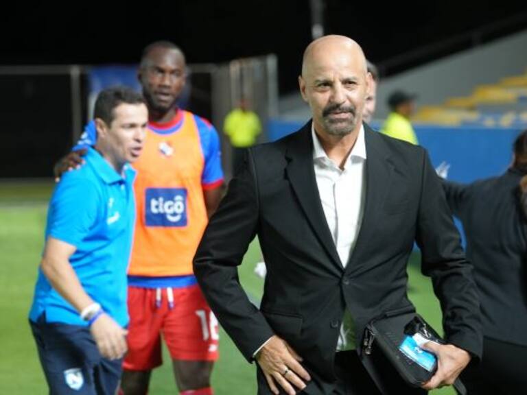 Marco Antonio Figueroa arremete contra Bielsa por «desaire» en Uruguay: «En Chile le celebran todo, yo no»