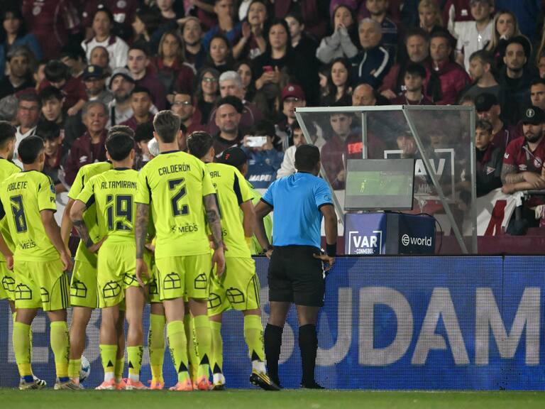 Con revisión milimétrica en el VAR: anulan el gol de Salomoni por posición de adelanto en la jugada previa