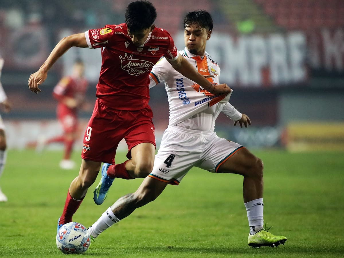 Ñublense siembra el terror por partida doble: mete presión a la UC en la Copa de la Liga y despacha del torneo a Cobresal