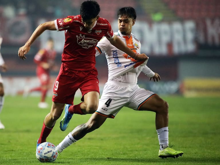 Ñublense siembra el terror por partida doble: mete presión a la UC en la Copa de la Liga y despacha del torneo a Cobresal