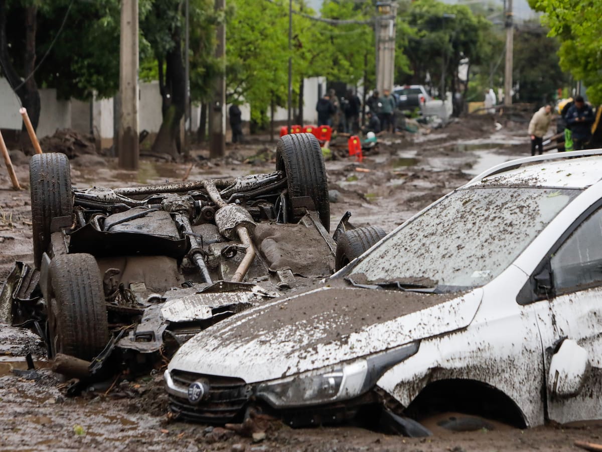 Aluvión en Las Condes, en vivo hoy: cortes de luz y tránsito, pronóstico de lluvia y últimas noticias