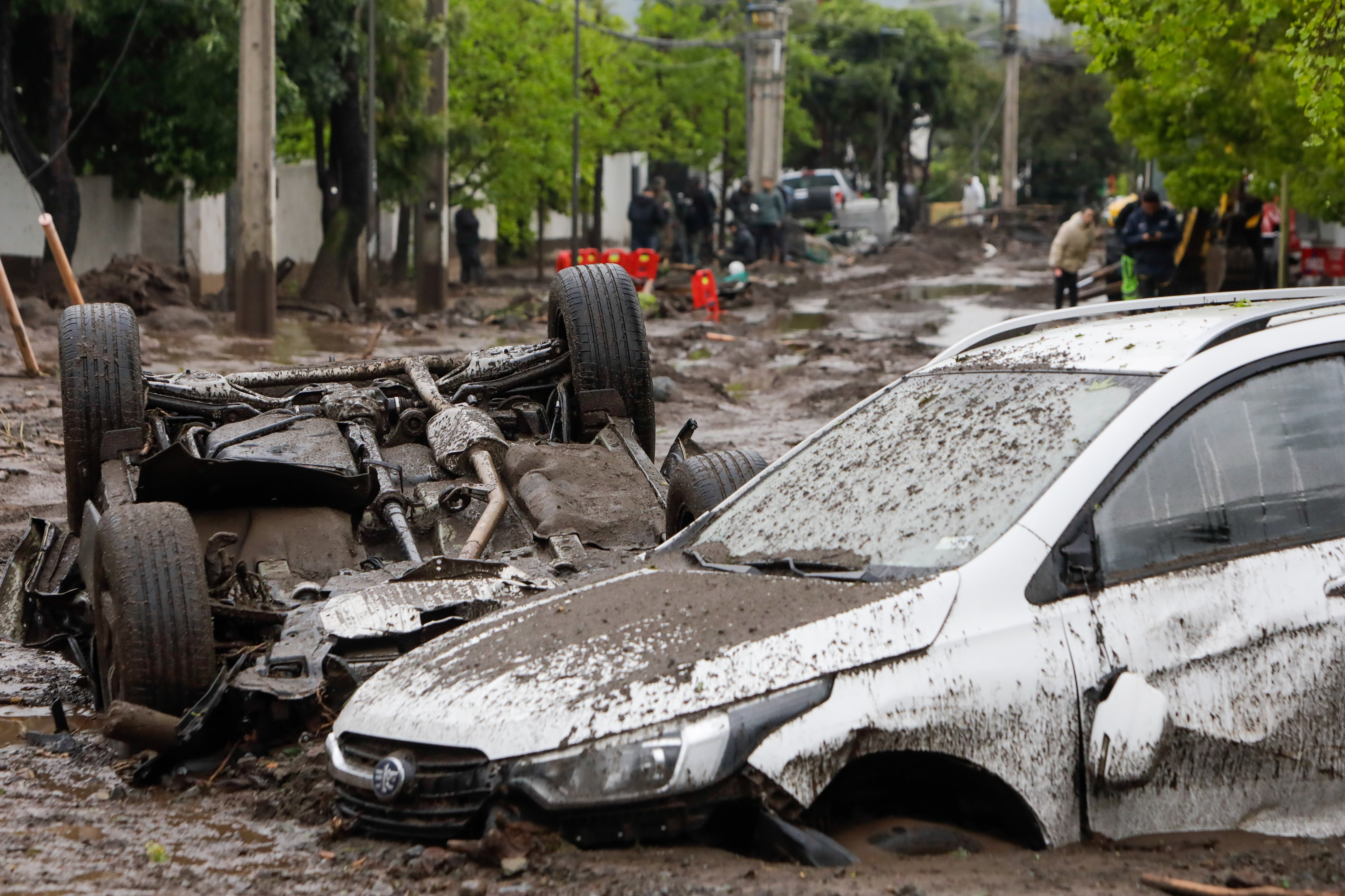 Aluvión en Las Condes, en vivo hoy: cortes de luz y tránsito, pronóstico de lluvia y últimas noticias