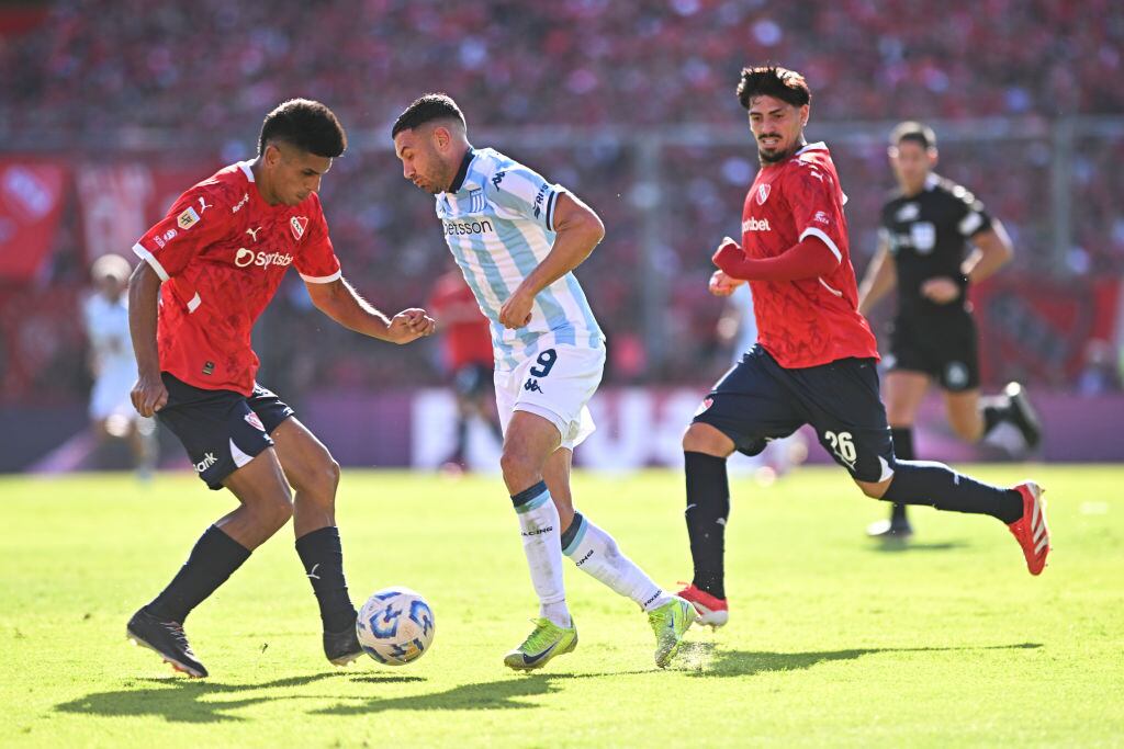 Felipe Loyola y Luciano Cabral dijeron presente en intenso empate del ‘Clásico de Avellaneda’ por la Liga Argentina | Getty Images