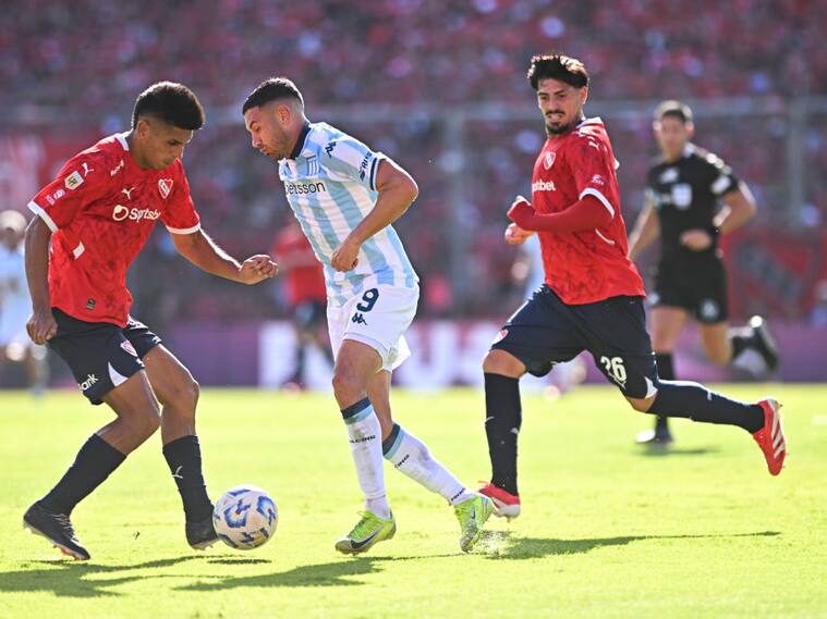Felipe Loyola y Luciano Cabral dijeron presente en intenso empate del ‘Clásico de Avellaneda’ por la Liga Argentina | Getty Images