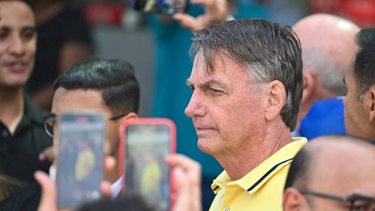 Bolsonaro es atendido de urgencias por lesión en la cabeza tras sufrir accidente en prisión