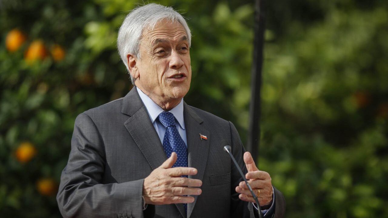 3 de julio del 2020/SANTIAGOEl Presidente de la República, Sebastián Piñera, habla en el punto de prensa en el patio de Los Naranjos del Palacio de La Moneda , y anuncia el pago a nuevos beneficiarios del Ingreso Familiar de Emergencia
FOTO: SEBASTIAN BELTRAN GAETE/AGENCIAUNO