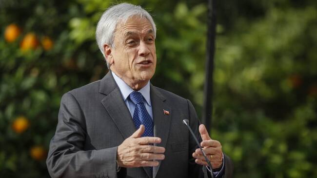 3 de julio del 2020/SANTIAGOEl Presidente de la República, Sebastián Piñera, habla en el punto de prensa en el patio de Los Naranjos del Palacio de La Moneda , y anuncia el pago a nuevos beneficiarios del Ingreso Familiar de Emergencia
FOTO: SEBASTIAN BELTRAN GAETE/AGENCIAUNO