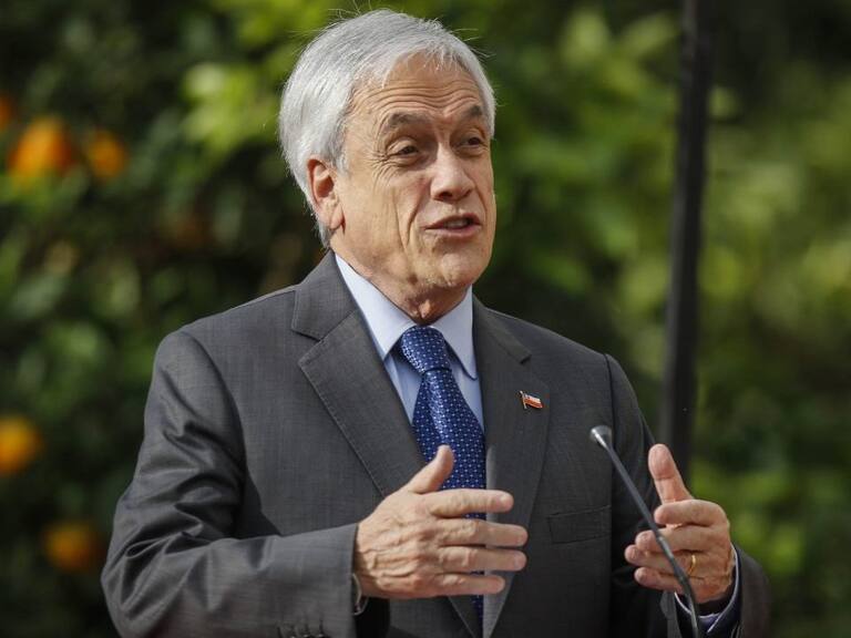 3 de julio del 2020/SANTIAGOEl Presidente de la República, Sebastián Piñera, habla en el punto de prensa en el patio de Los Naranjos del Palacio de La Moneda , y anuncia el pago a nuevos beneficiarios del Ingreso Familiar de Emergencia
FOTO: SEBASTIAN BELTRAN GAETE/AGENCIAUNO