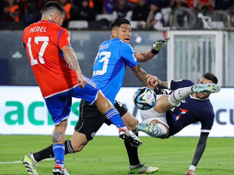 Gary Medel quedó suspendido para el partido ante Ecuador tras ser amonestado frente a Paraguay