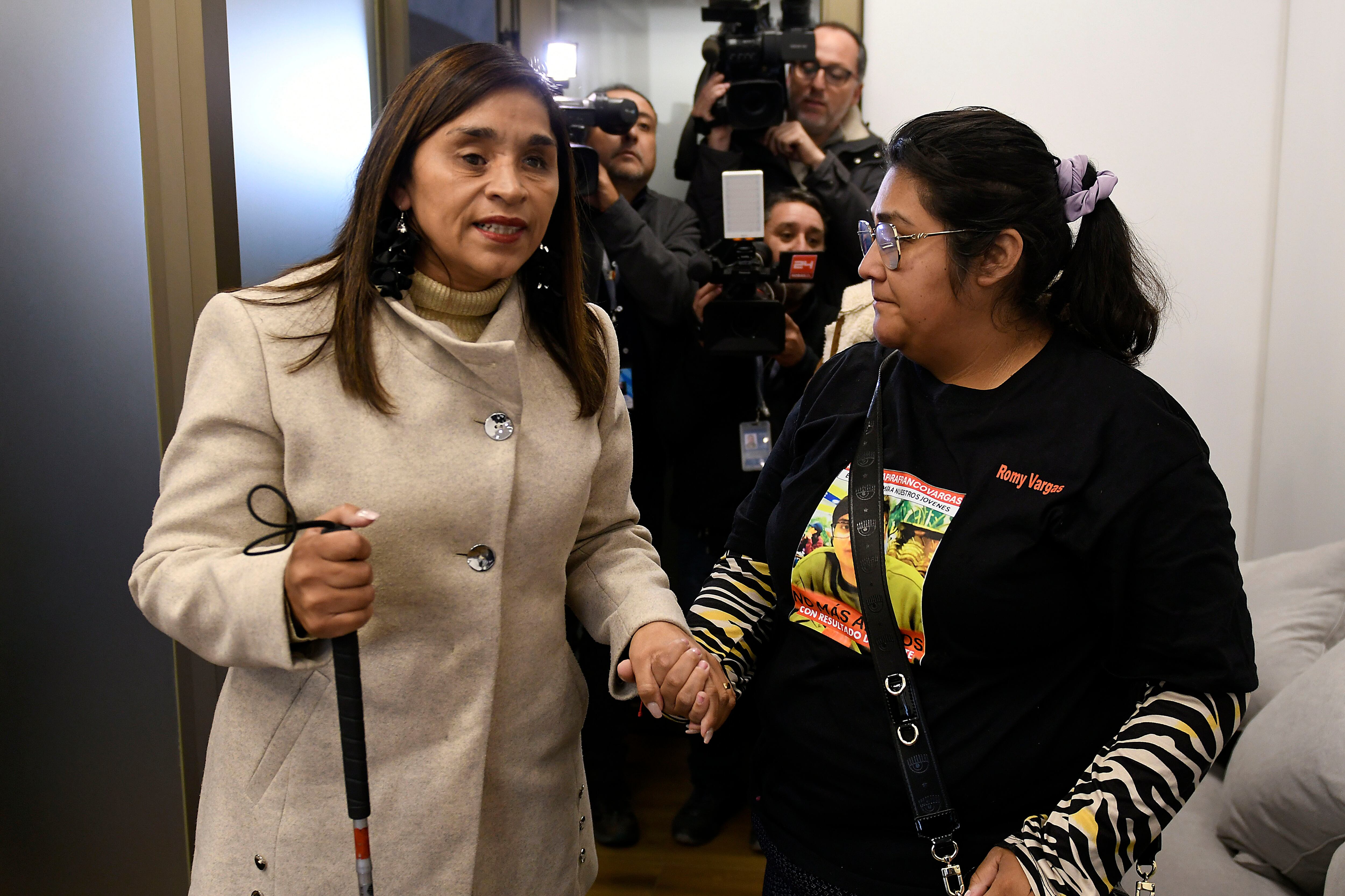 La presidenta de la comisión de los DD.HH. del Senado, Fabiola Campillai, se reúne Romina Vargas, madre de Franco Vargas.