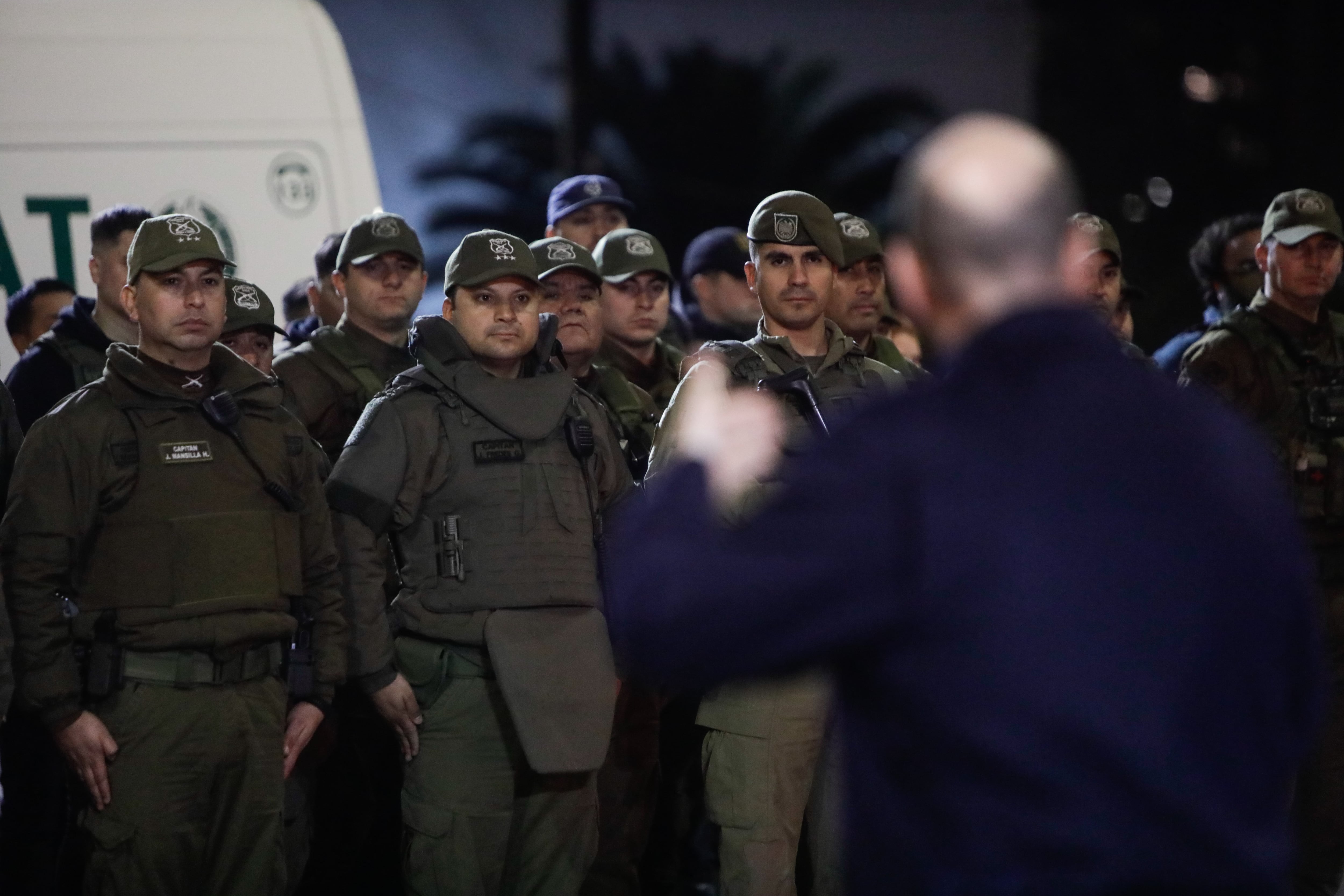07 DE AGOSTO 2026 / MACUL175 Efectivos policiales de distintos departamentos de Carabineros de Chile y de Policia de Investigaciones son reunidos en la explanada del espacio Macul en preparacion para realizar un mega operativo en el marco de un despliegue nacional.
FOTO: LUKAS SOLIS / AGENCIAUNO