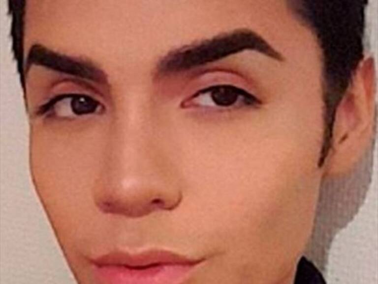 Leo Méndez Jr. cambia su nombre en redes sociales a Linda Espinoza