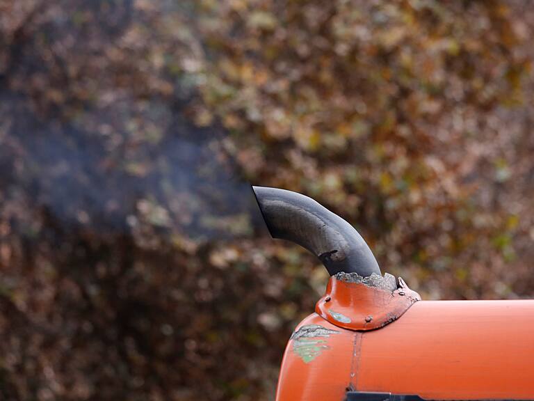 Mapa oculto del transporte público: estudio muestra que los buses más contaminantes terminan en los barrios más vulnerables