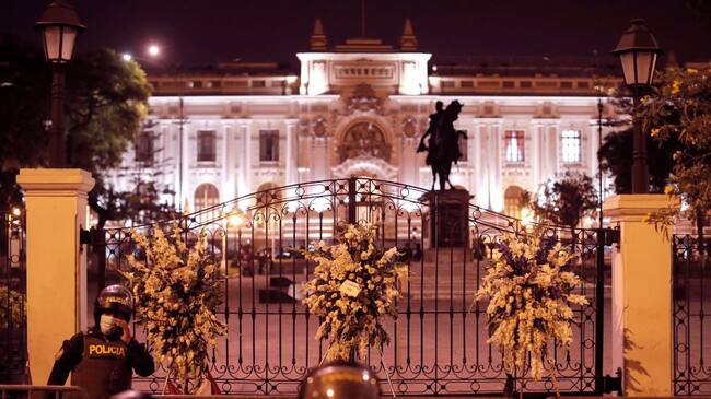 LIMA, PERU - NOVEMBER 15: Police officers stand guard outside of the National Congress as demonstrators hold a vigil after the resignation of interim president Manuel Merino at Plaza San Martin on November 15, 2020 in Lima, Peru. Congress did not achieve consensus and went into recess while negotiate a new candidacy to the presidency. Manuel Merino de Lama, who was head of National Congress, resigned today after the death of two protesters on November 14. Merino had replaced President Vizcarra after he was ousted by lawmakers over allegations of corruption years ago. Thousands of protesters have demonstrated the last five days against the new government, two people were reported dead and dozens were wounded after clashes with police. (Photo by Beto Baron/Getty Images)