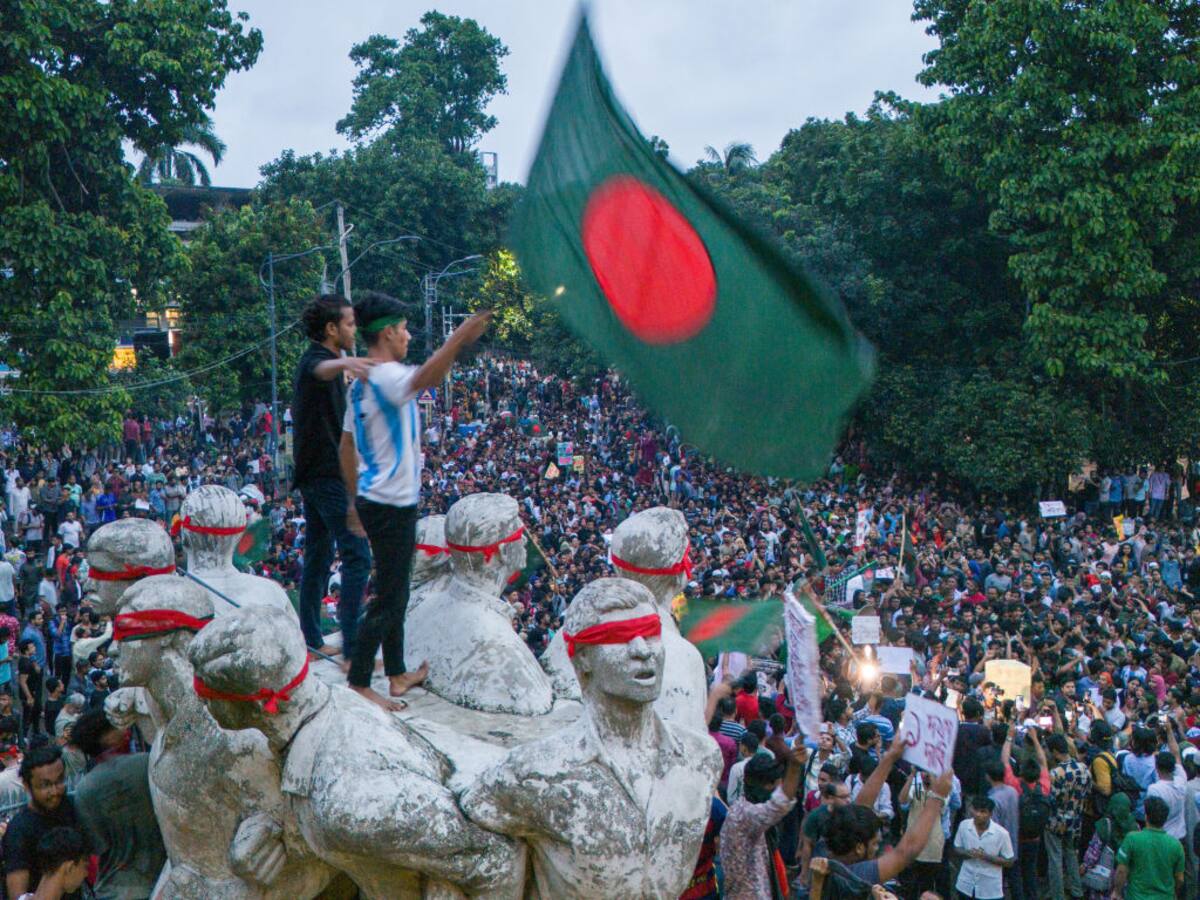 Bangladesh con cerca de 400 muertos y estudiantes logran renuncia de la primera ministra