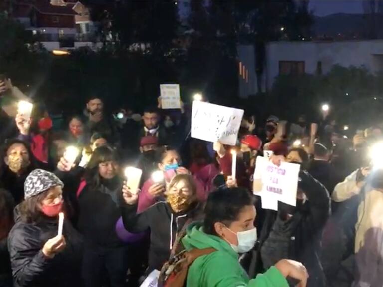 Vecinos de Villa Alemana realizan velatón y exigen justicia por el homicidio de Ámbar Cornejo