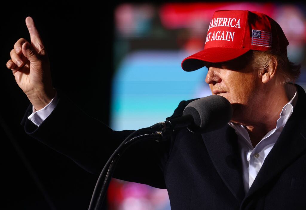 El republicano Donald Trump habla en un acto de campaña en Arizona