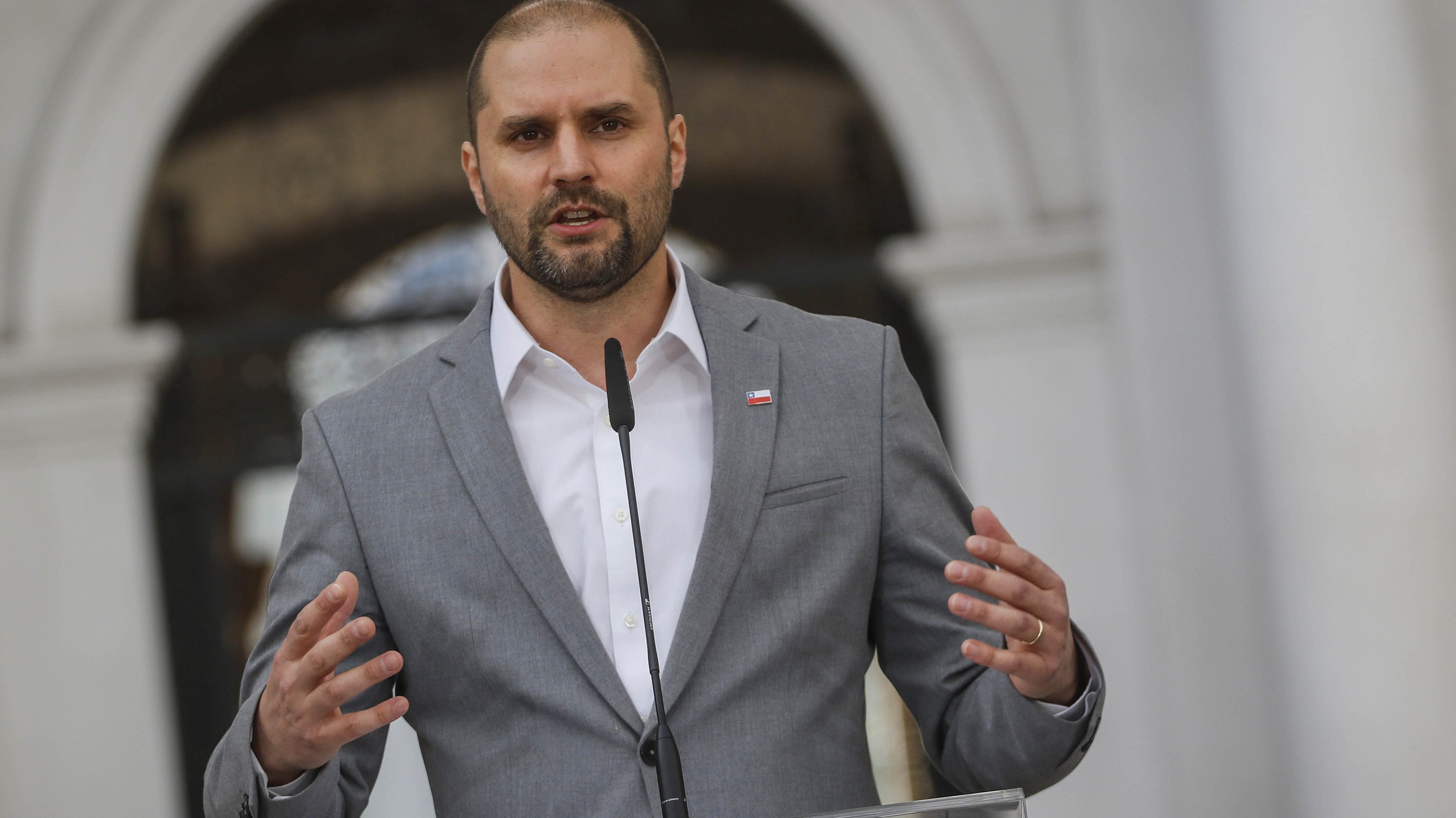 Jaime Bellolio respaldó a Daniela Vega y repudió videojuego que incita a matarla