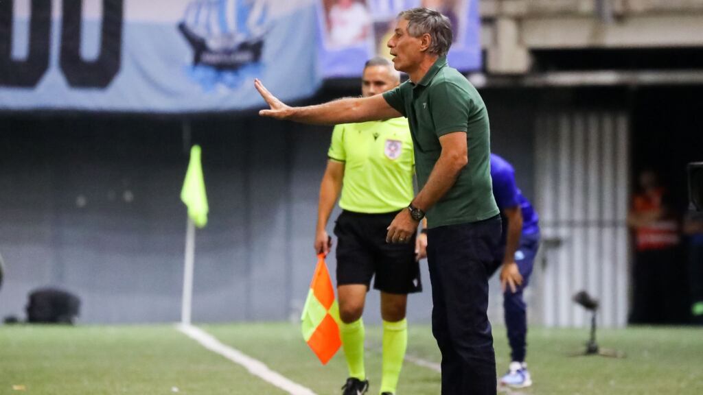 Ariel Holan fue optimista con el nivel de la UC en el empate con Magallanes: "El equipo me gustó, mostró cosas importantes"