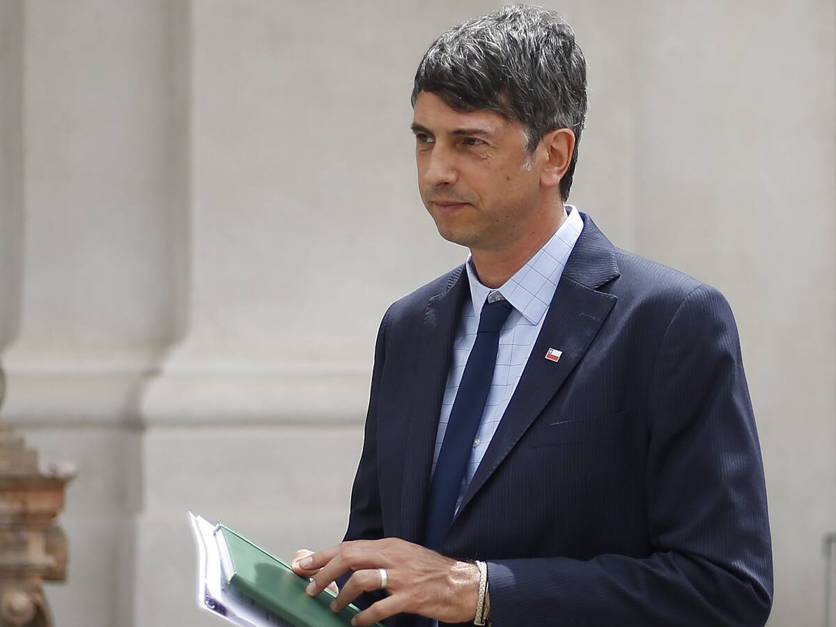 Ministro de Ciencias se encargará de mesa de datos sobre el coronavirus