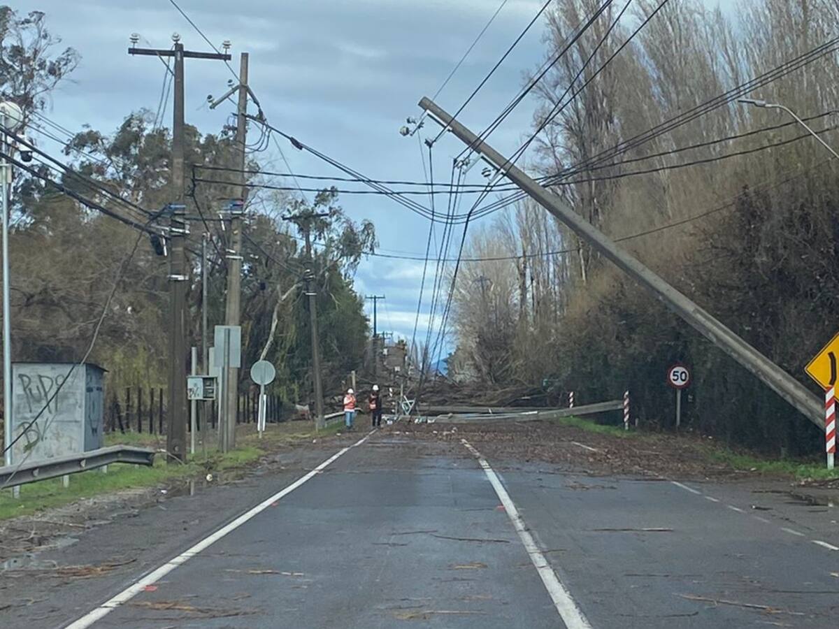 ¿Demandan a Enel? Continúa el debate por la falta de suministro eléctrico tras sistema frontal en Chile