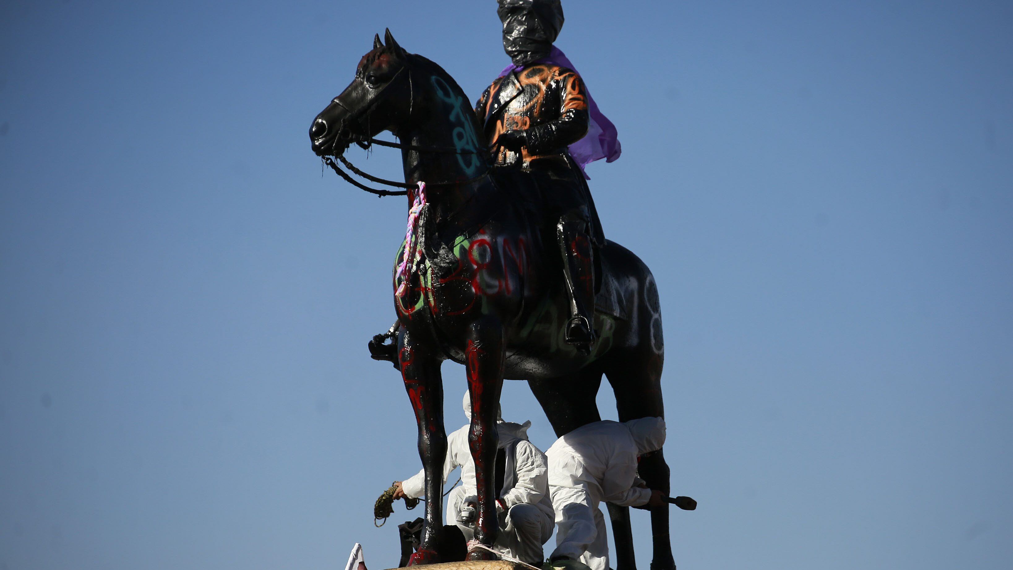 Detenido por daños a monumento de Baquedano
