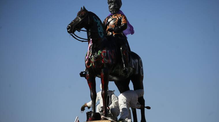 Detenido por daños a monumento de Baquedano