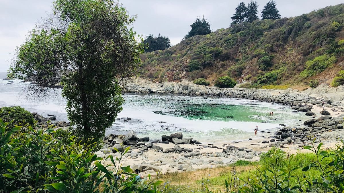 A solo dos horas de Santiago: la playa poco conocida de aguas cristalinas y arena blanca que parece el Caribe