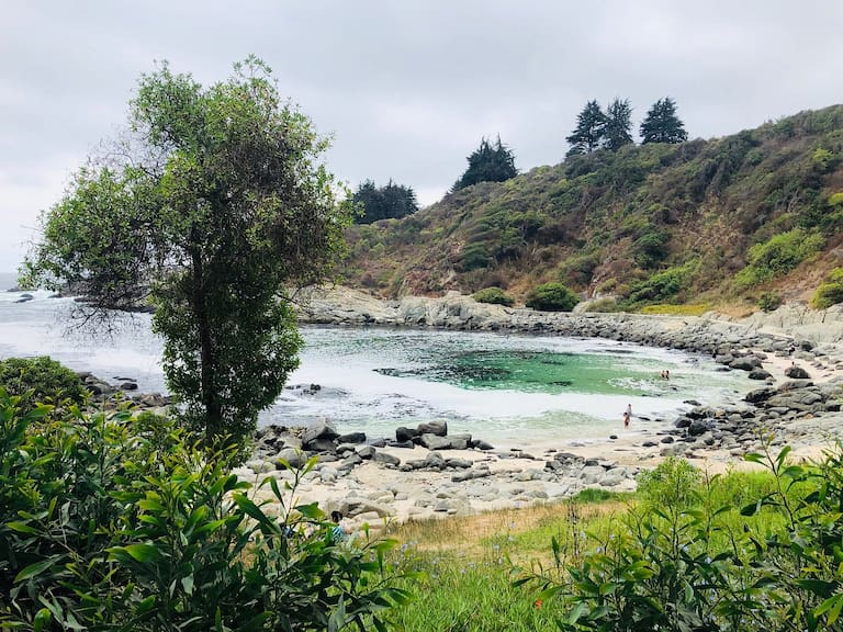 A solo dos horas de Santiago: la playa poco conocida de aguas cristalinas y arena blanca que parece el Caribe