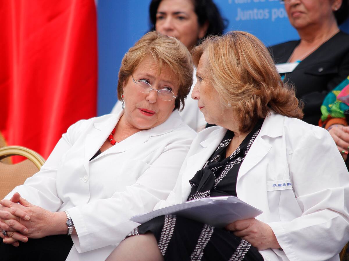 A más de 10 años de salida del Minsal: Helia Molina revela qué le dijo Bachelet tras dichos sobre abortos “cuicos” en clínicas privadas