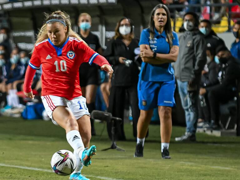 José Letelier entregó la lista de 25 jugadoras para los amistosos de La Roja Femenina ante Venezuela