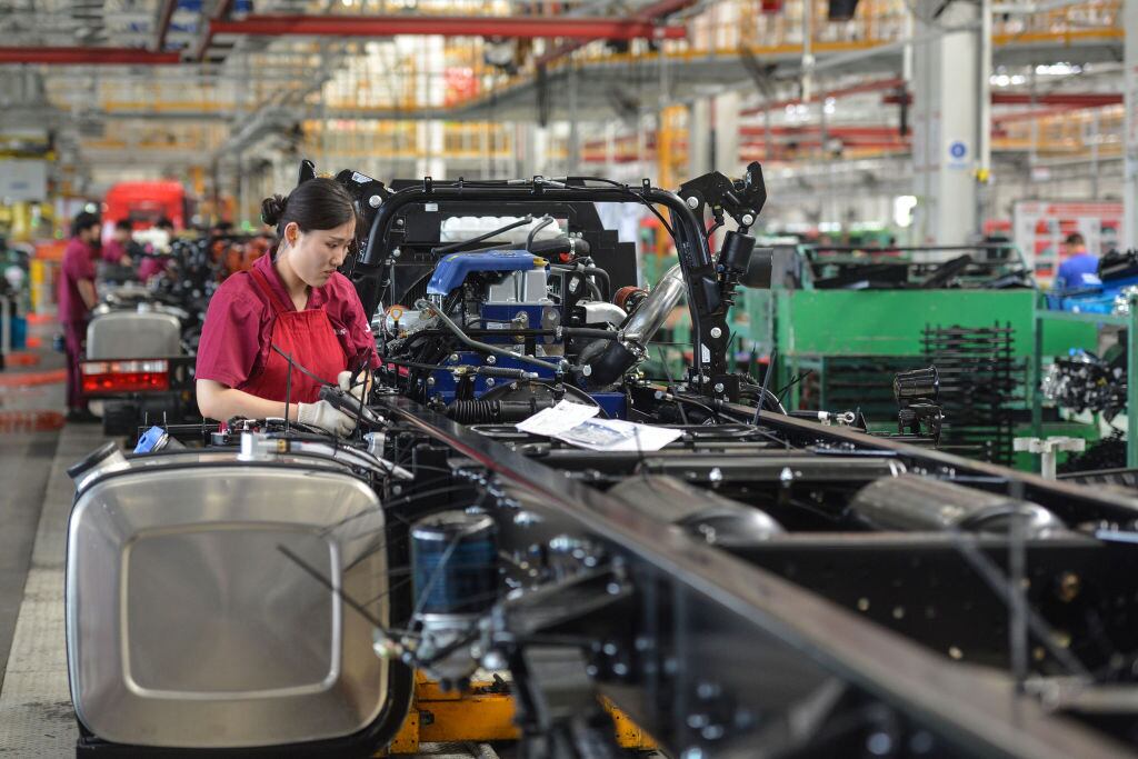 Una trabajadora de una fábrica en Fuyang