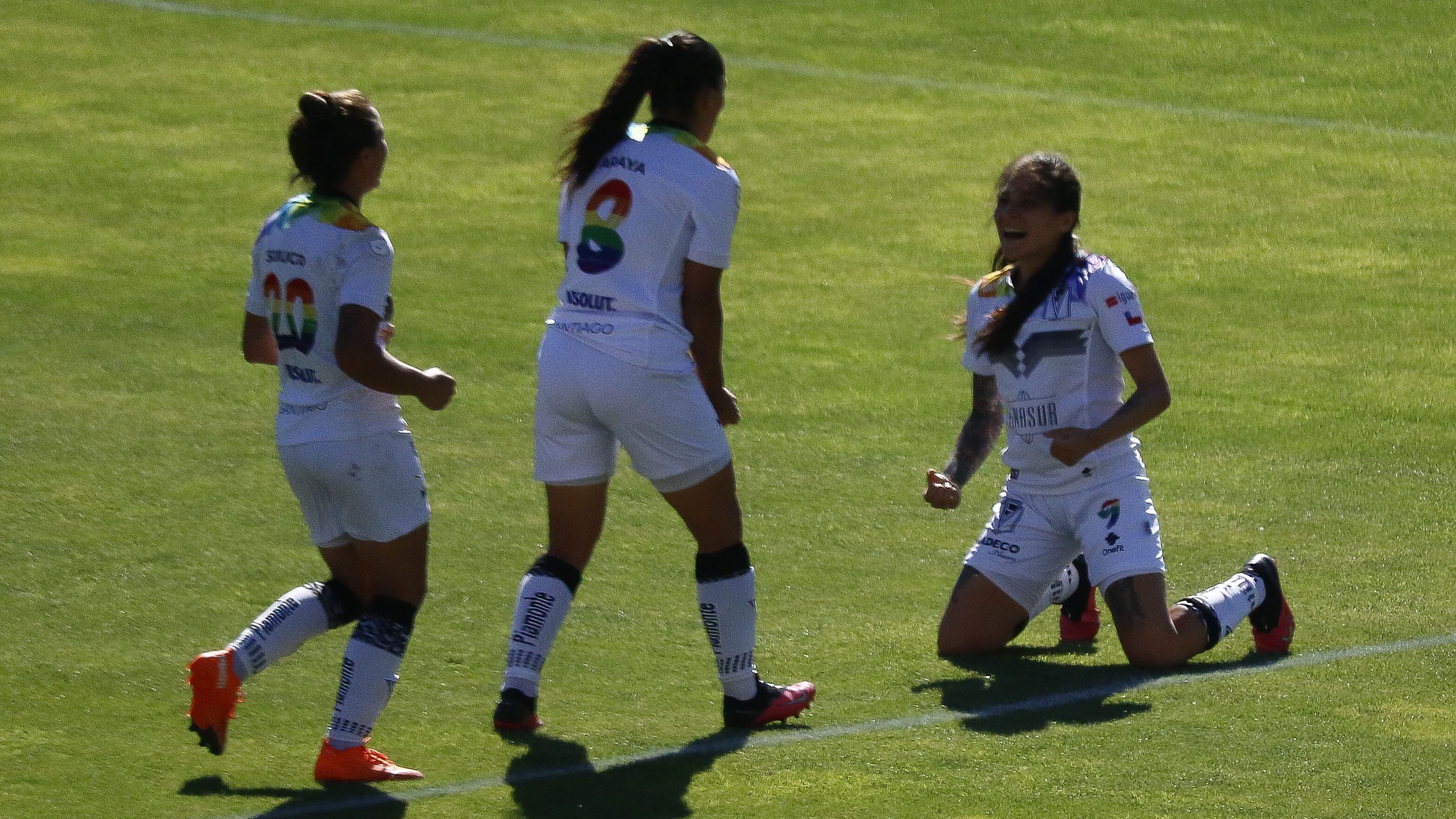 20 DE DICIEMBRE DE 2020/VIÑA DEL MARJugadoras de Santiago Morning en festejo de un gol y el 1-0, durante el partido valido por el Campeonato Femenino de Primera 2020, entre Santiago Morning y Universidad de Chile, disputado en el Estadio Sausalito.
FOTO: LEONARDO RUBILAR CHANDIA/AGENCIAUNO