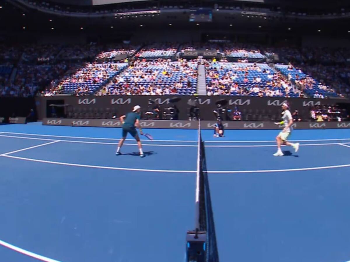 “No sé ni cómo lo hice”: el punto que le dieron a Tsitsipas que desató la locura y el debate en el Abierto de Australia