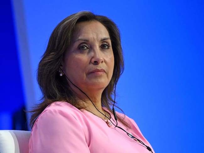 Perú: Dina Boluarte nombra nuevo gabinete buscando evitar una potencial destitución