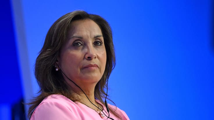 Perú: Dina Boluarte nombra nuevo gabinete buscando evitar una potencial destitución