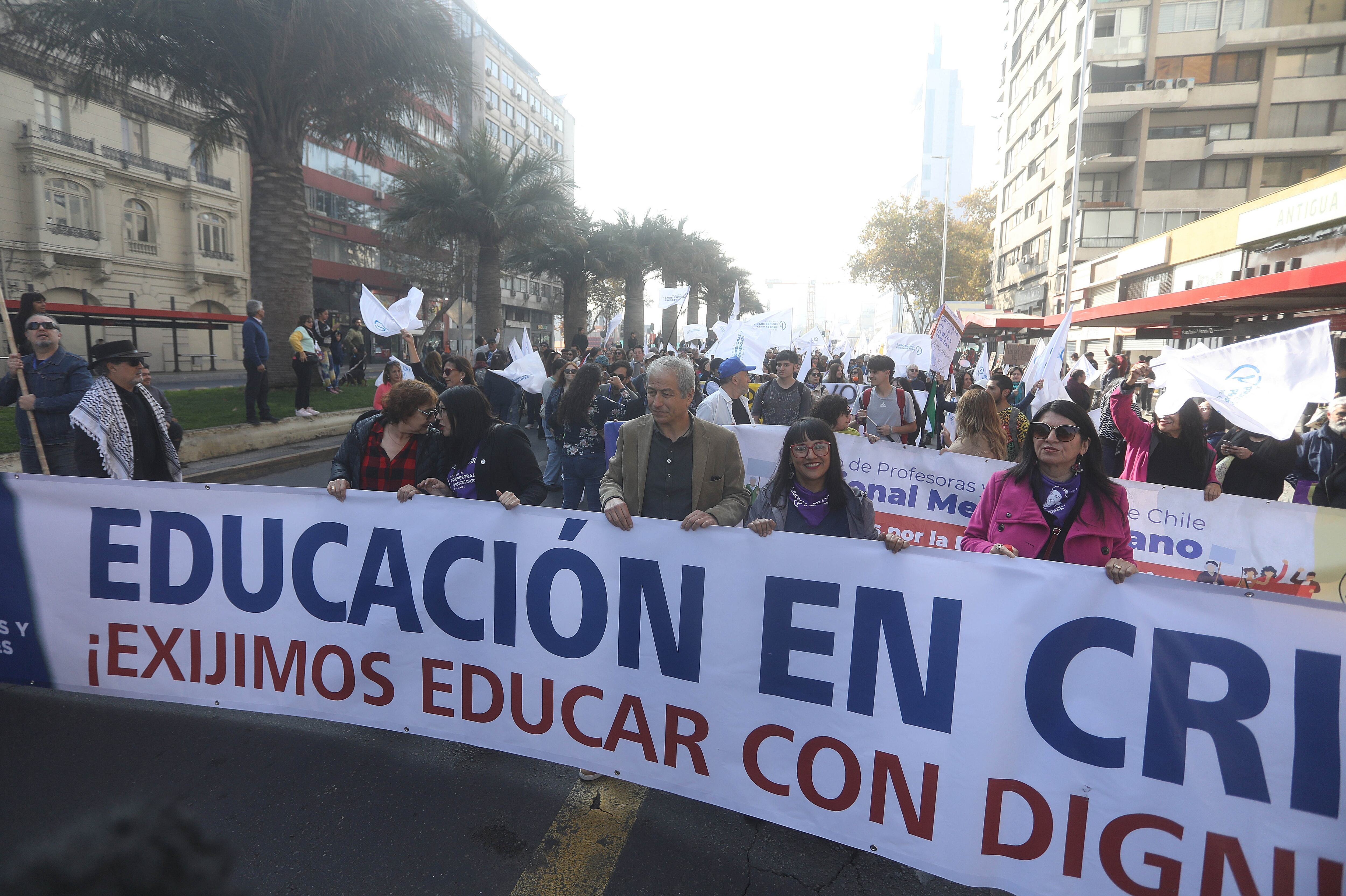 15 de mayo de 2025/SANTIAGOEl presidente del Colegio de Profesoras y Profesores, Mario Aguilar, se refiere a los motivos del Paro Nacional convocado por el magisterio para este jueves, por la pronta tramitación de su Agenda Corta.FOTO: SEBASTIAN BELTRAN GAETE / AGENCIUNO