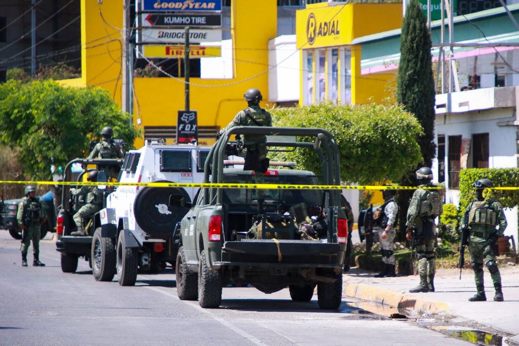 Las fuerzas armadas de México desplegadas en las calles del estado de Sinaloa, tras el secuestro masivo en la ciudad e Culiacán.