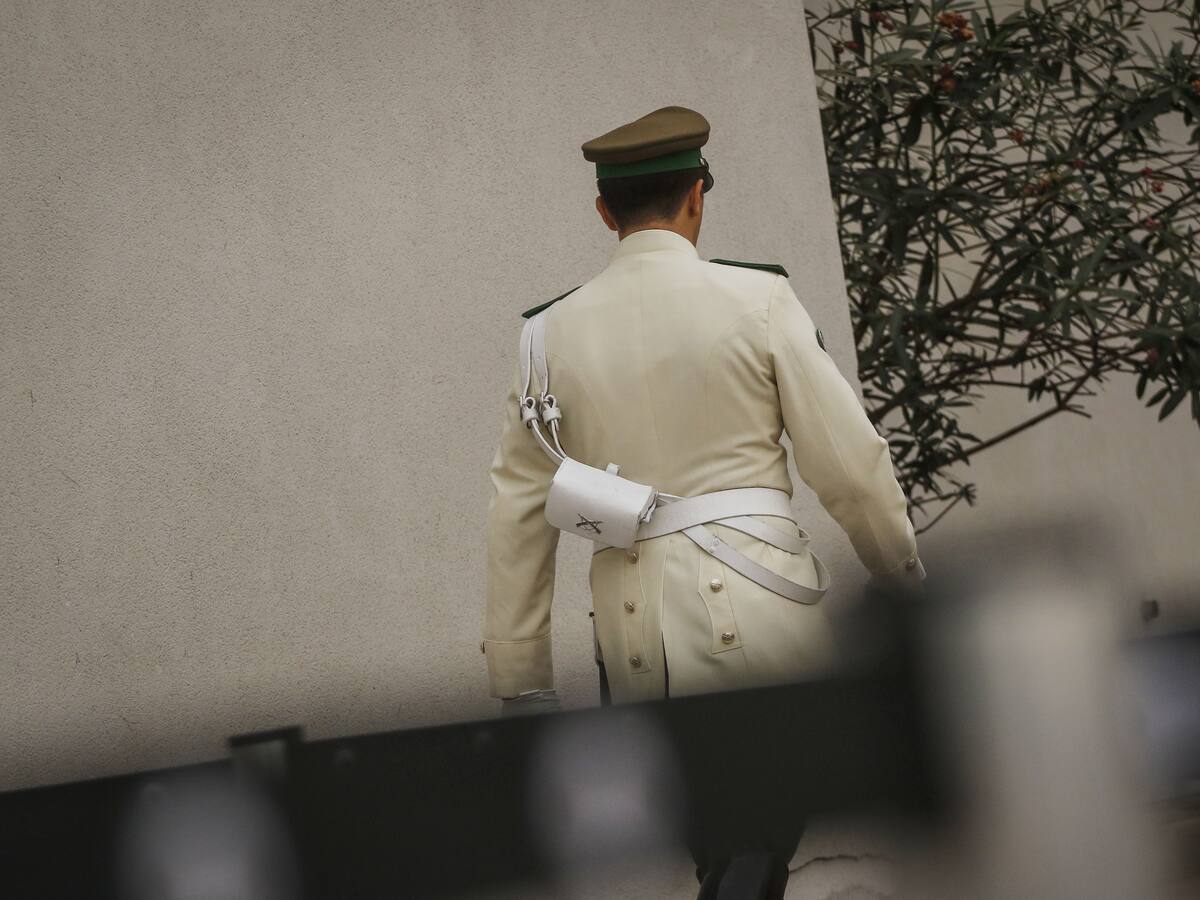 Muerte de carabinero en La Moneda: Gobierno se refiere al deceso y anuncia misa en la capilla del palacio presidencial