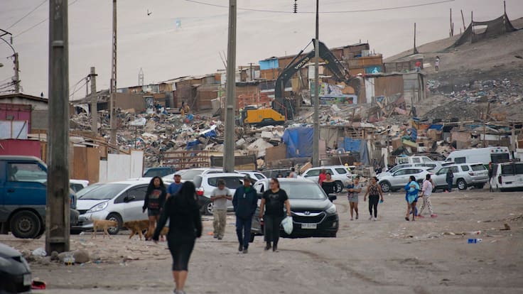 Contraloría toma razón para iniciar desalojo y demolición de Cerro Chuño en Arica