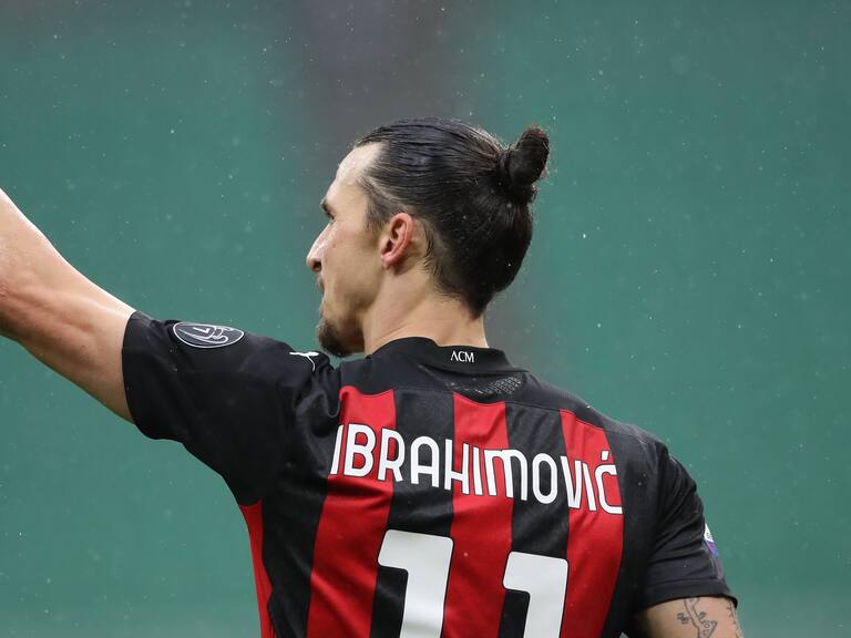 MILAN, ITALY - FEBRUARY 07: Zlatan Ibrahimovic of AC Milan celebrates after scoring to give the side a 1-0 lead during the Serie A match between AC Milan and FC Crotone at Stadio Giuseppe Meazza on February 07, 2021 in Milan, Italy. Sporting stadiums around Italy remain under strict restrictions due to the Coronavirus Pandemic as Government social distancing laws prohibit fans inside venues resulting in games being played behind closed doors. (Photo by Jonathan Moscrop/Getty Images)